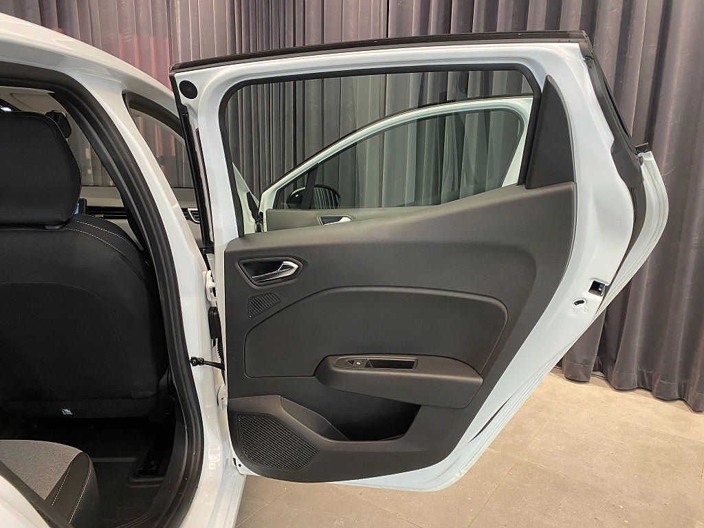 Vehicle Image 32