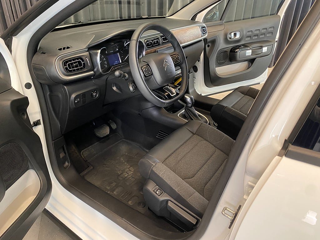 Vehicle Image 22
