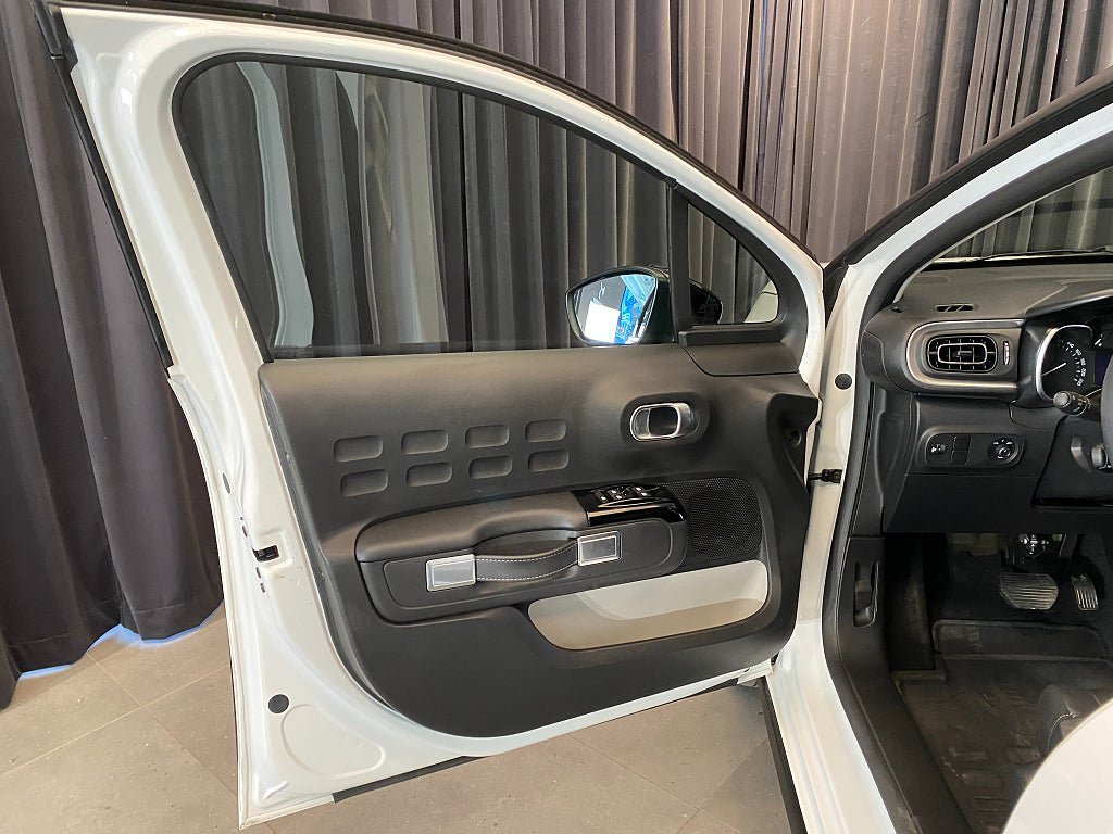 Vehicle Image 23