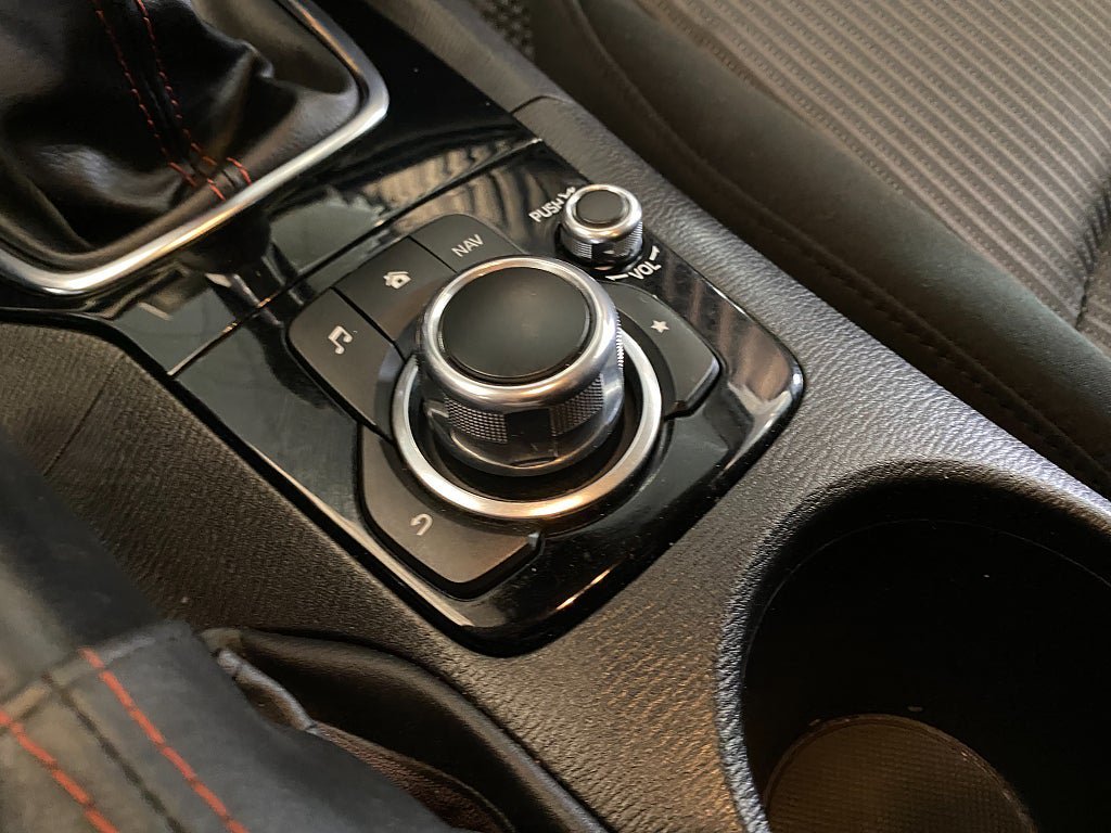 Vehicle Image 32