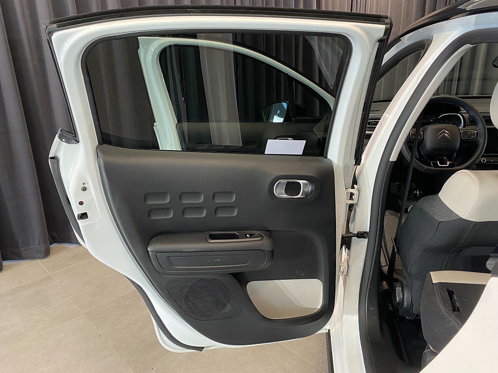 Vehicle Image 25
