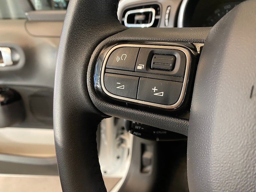 Vehicle Image 42
