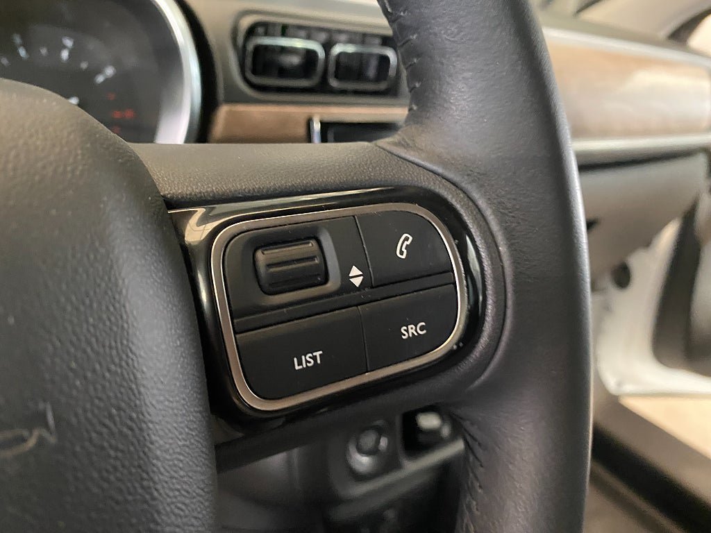 Vehicle Image 43