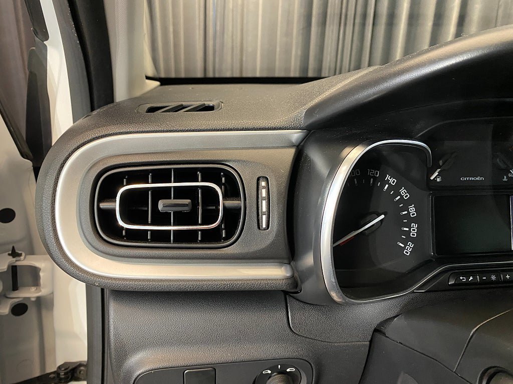 Vehicle Image 48
