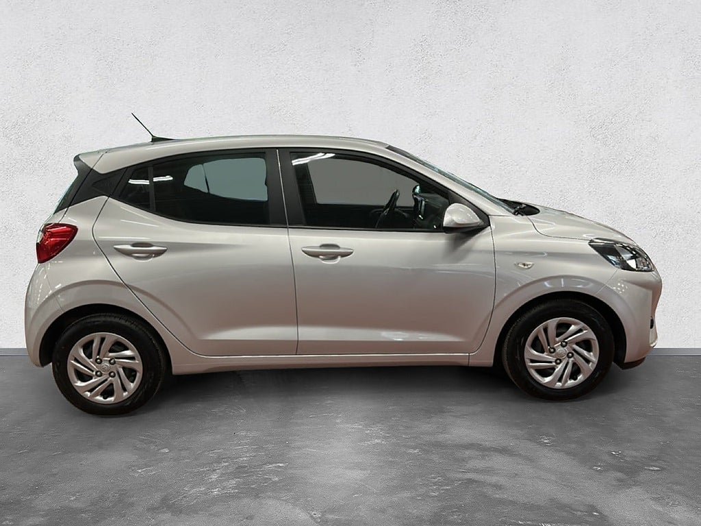 Vehicle Image 6