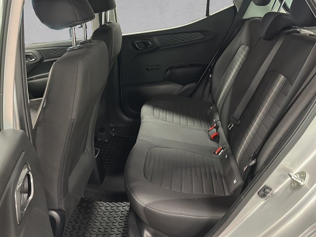 Vehicle Image 11