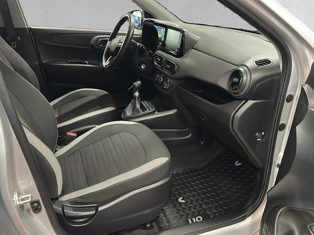 Vehicle Image 12