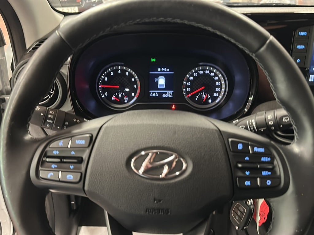 Vehicle Image 16