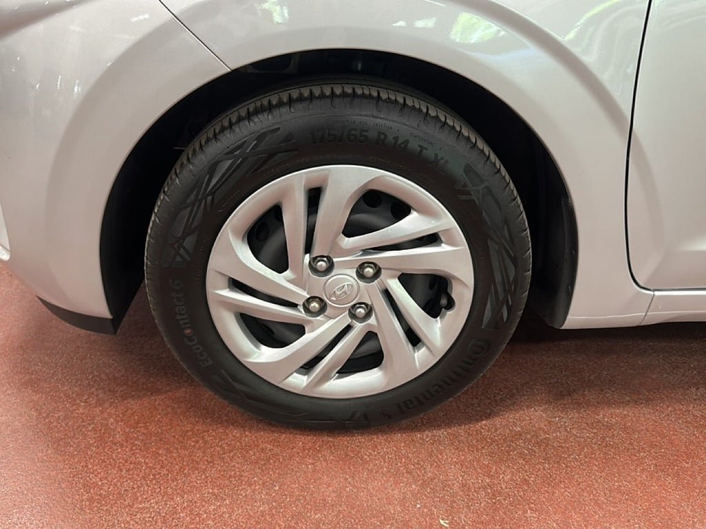 Vehicle Image 17