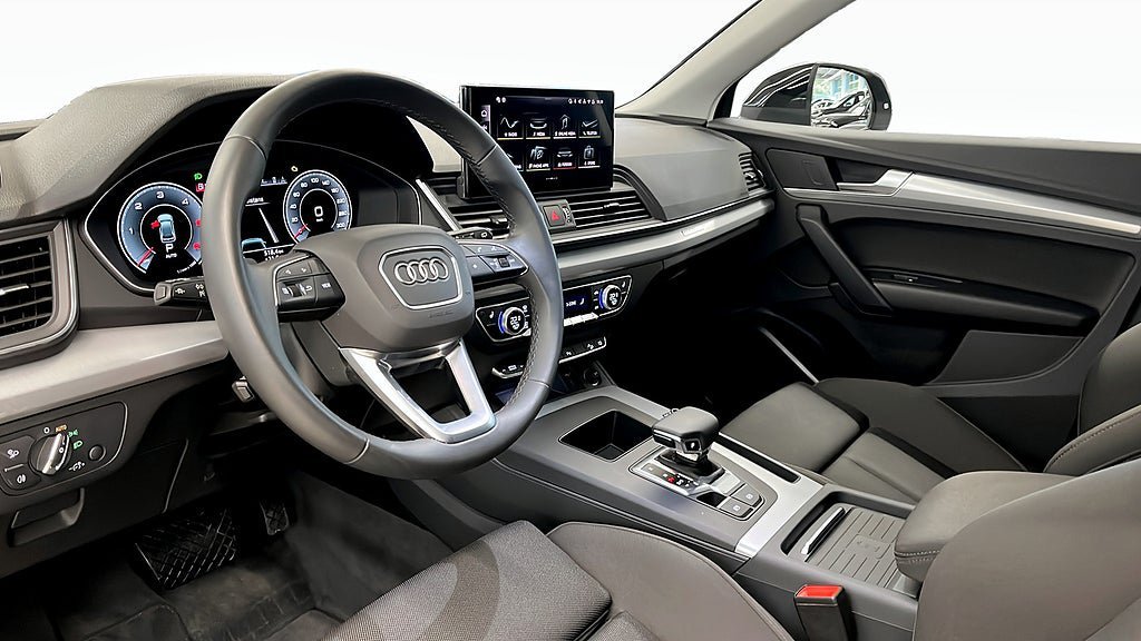 Vehicle Image 8