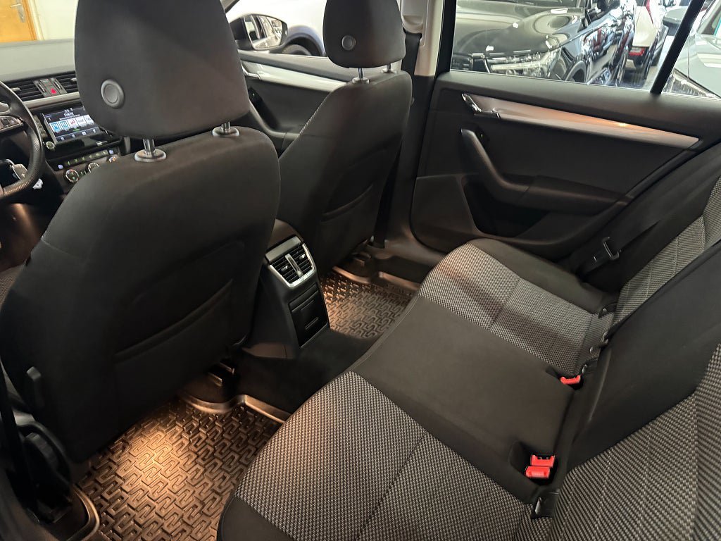 Vehicle Image 19