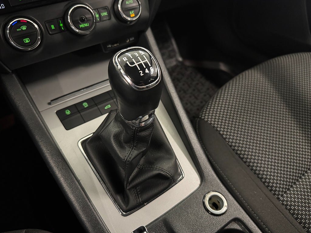 Vehicle Image 23
