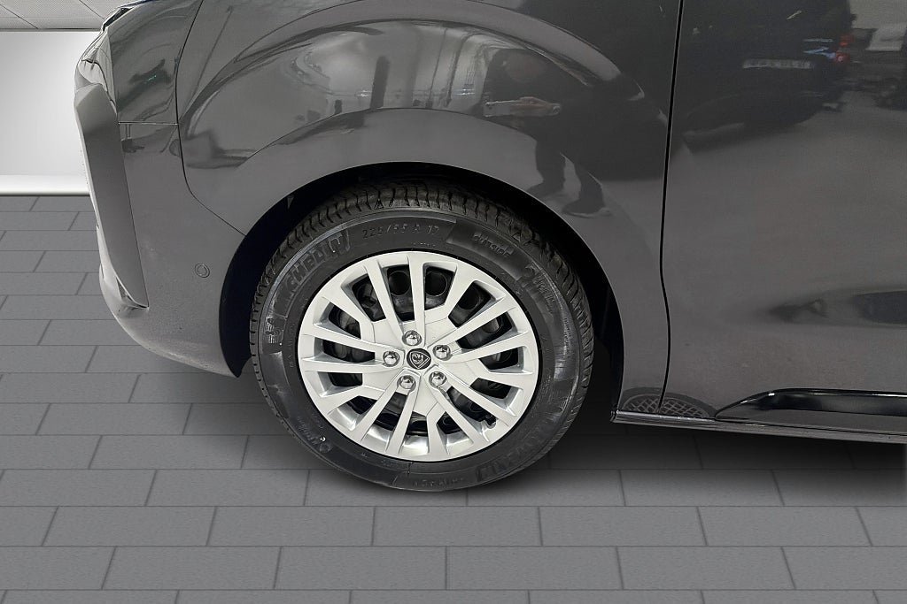 Vehicle Image 9