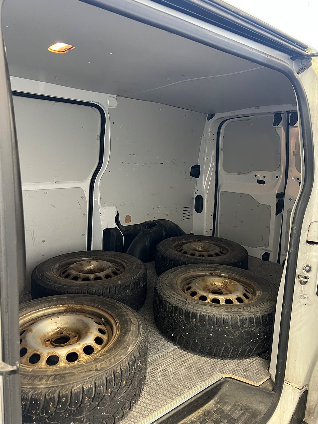Vehicle Image 8