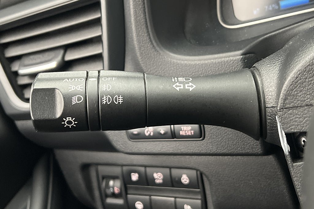 Vehicle Image 25
