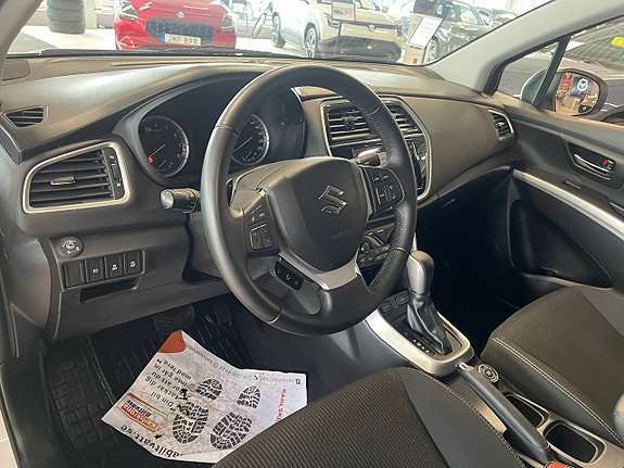 Vehicle Image 16