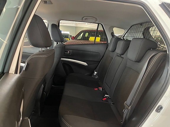 Vehicle Image 17