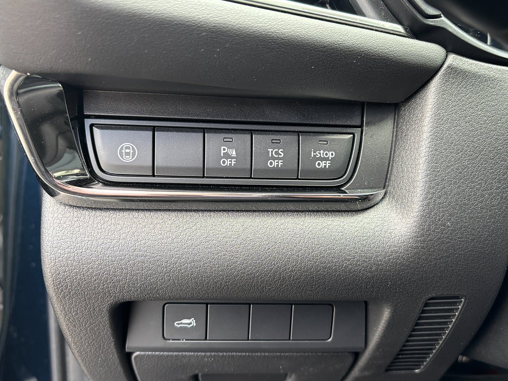 Vehicle Image 23