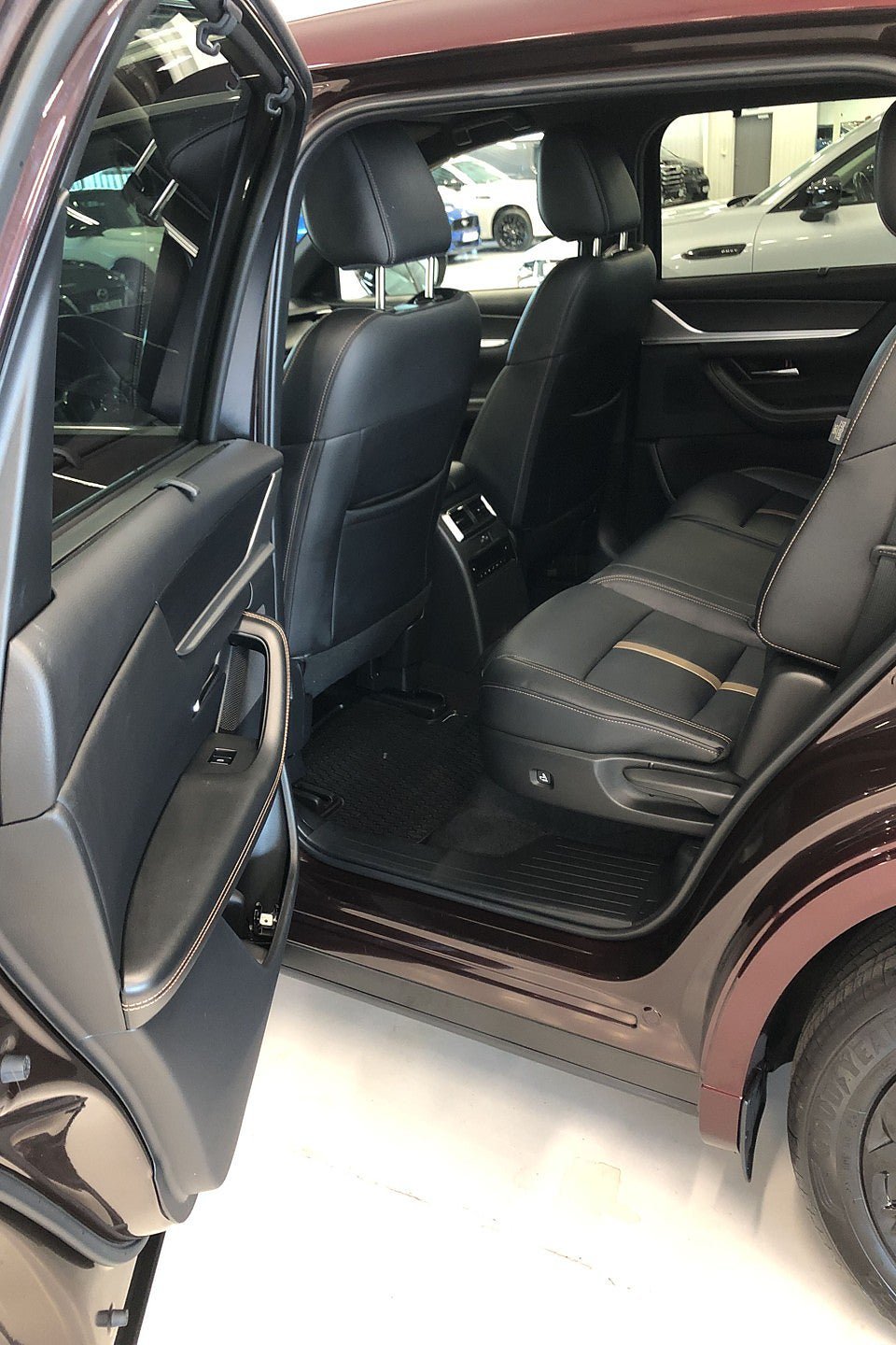 Vehicle Image 9