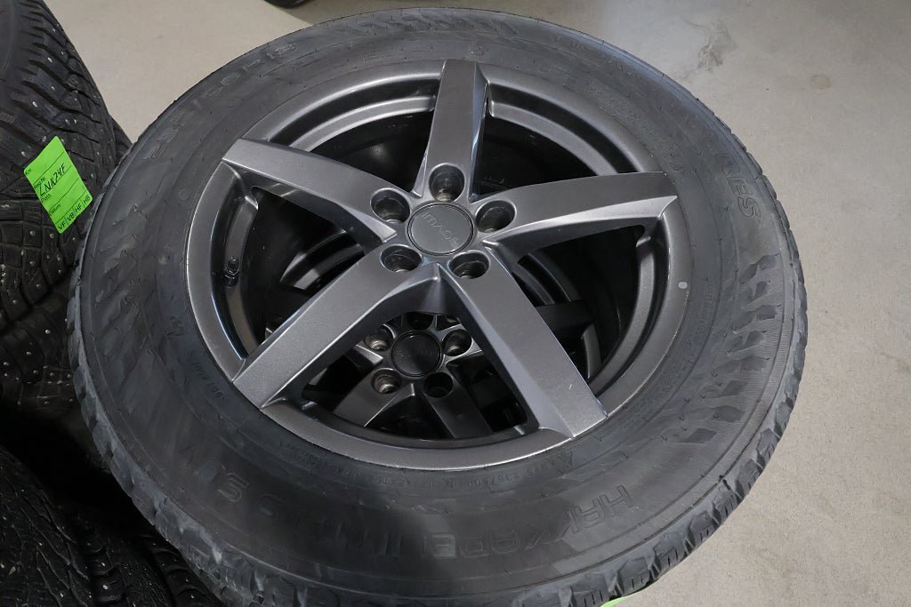 Vehicle Image 25