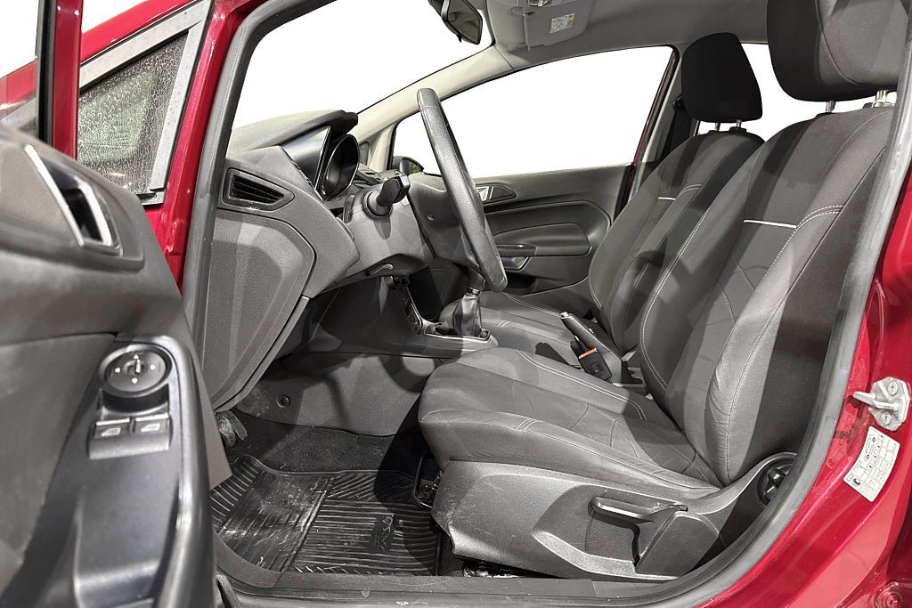 Vehicle Image 14
