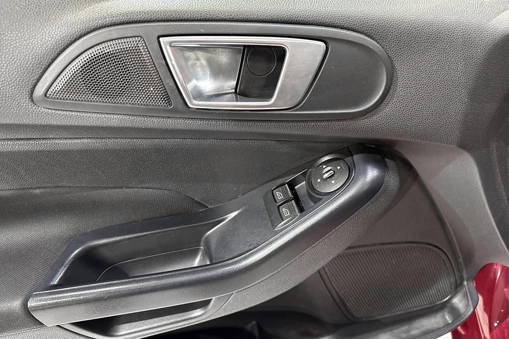 Vehicle Image 19