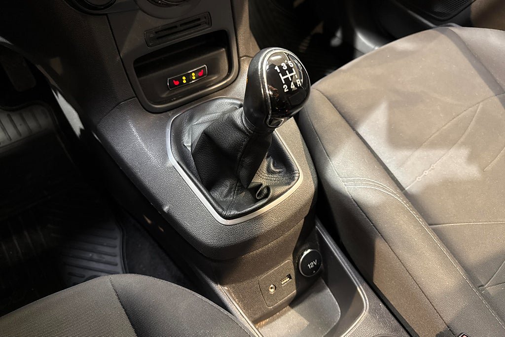 Vehicle Image 25