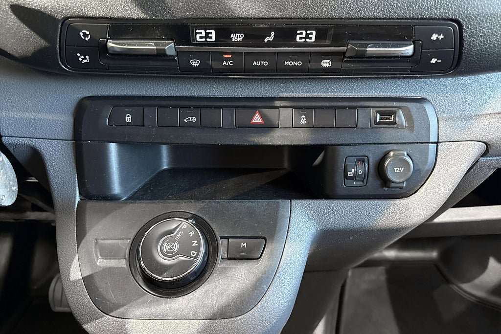 Vehicle Image 24