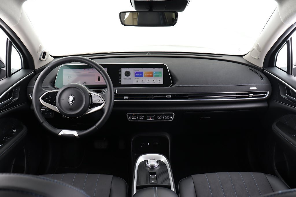 Vehicle Image 6