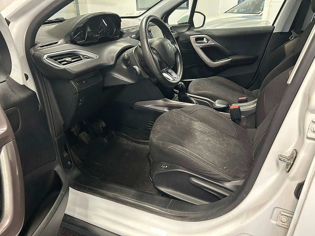 Vehicle Image 8