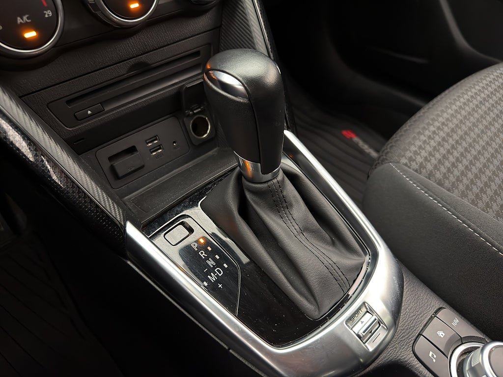 Vehicle Image 25