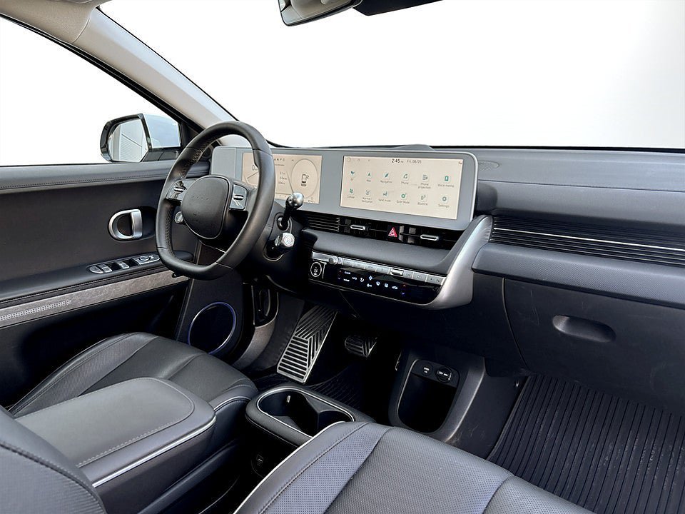 Vehicle Image 9