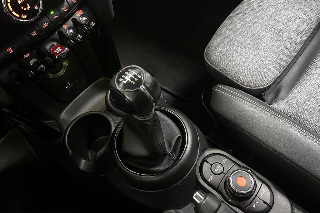 Vehicle Image 24