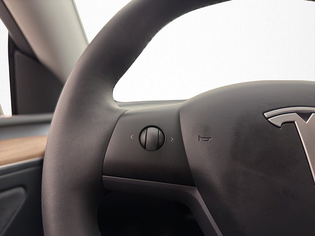 Vehicle Image 28