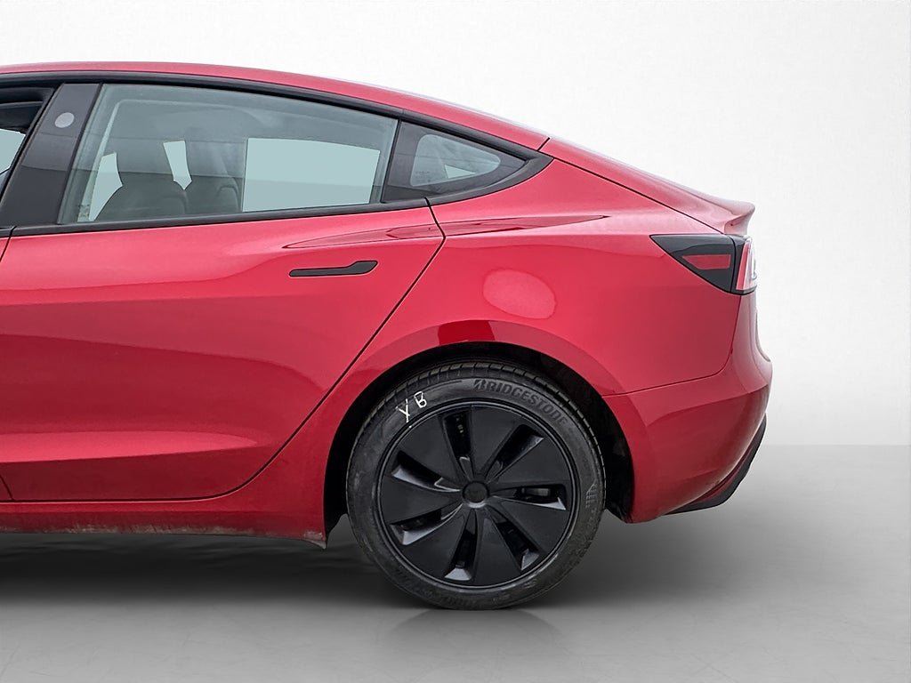 Vehicle Image 32