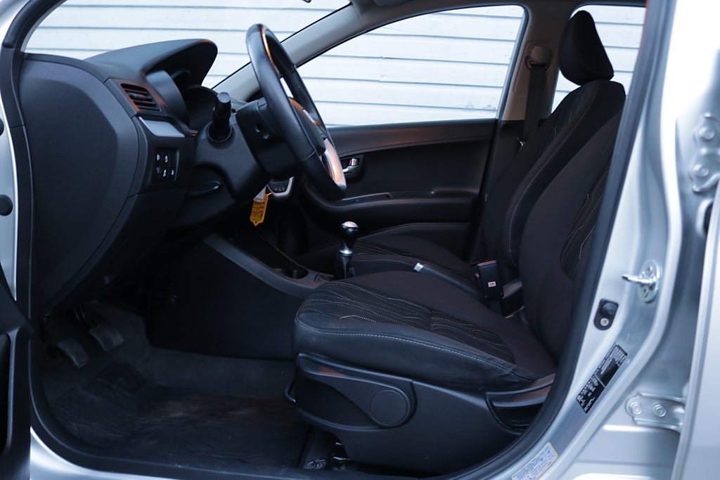 Vehicle Image 6