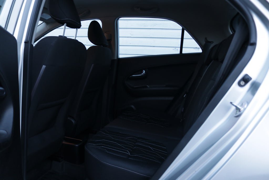 Vehicle Image 13