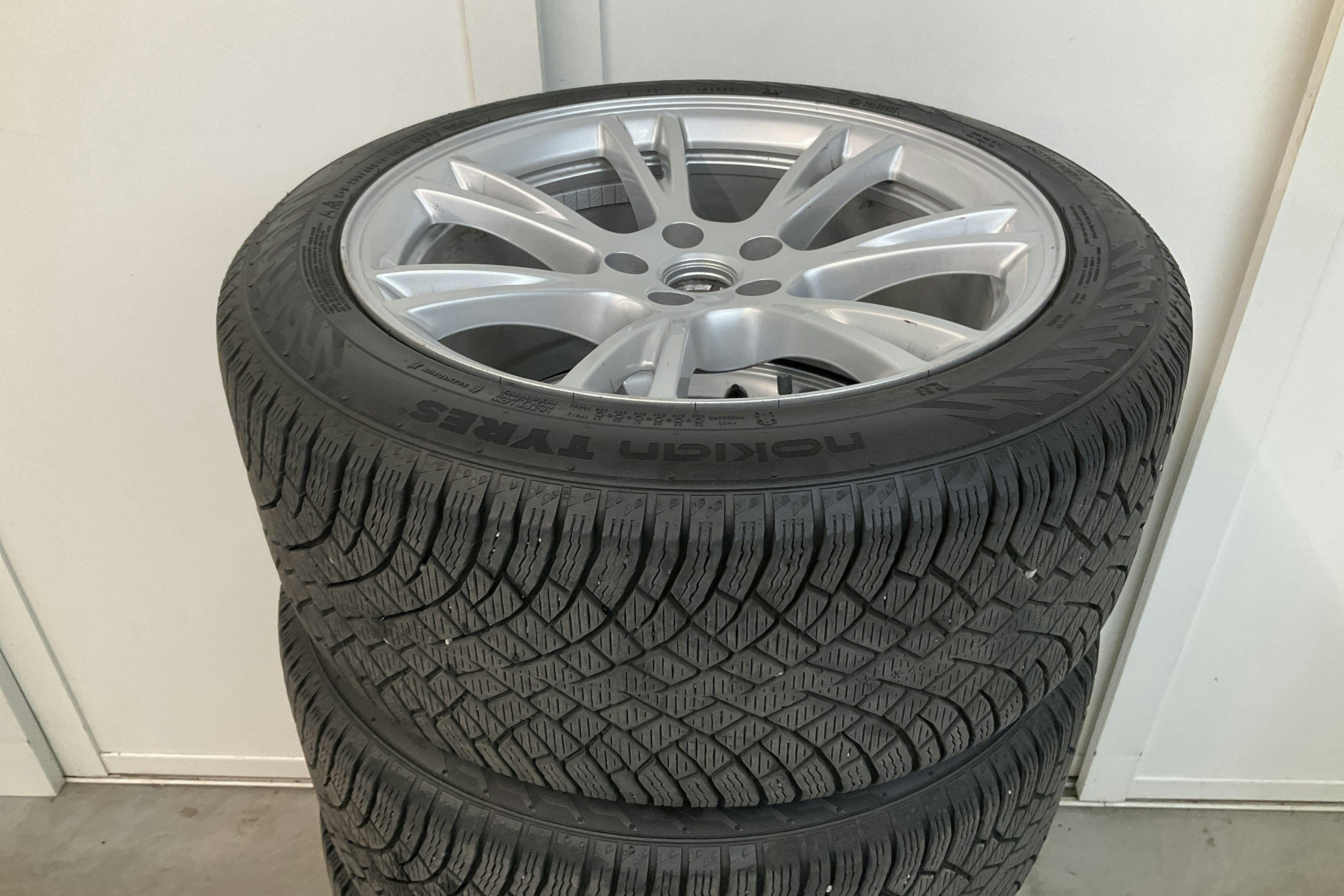 Vehicle Image 17