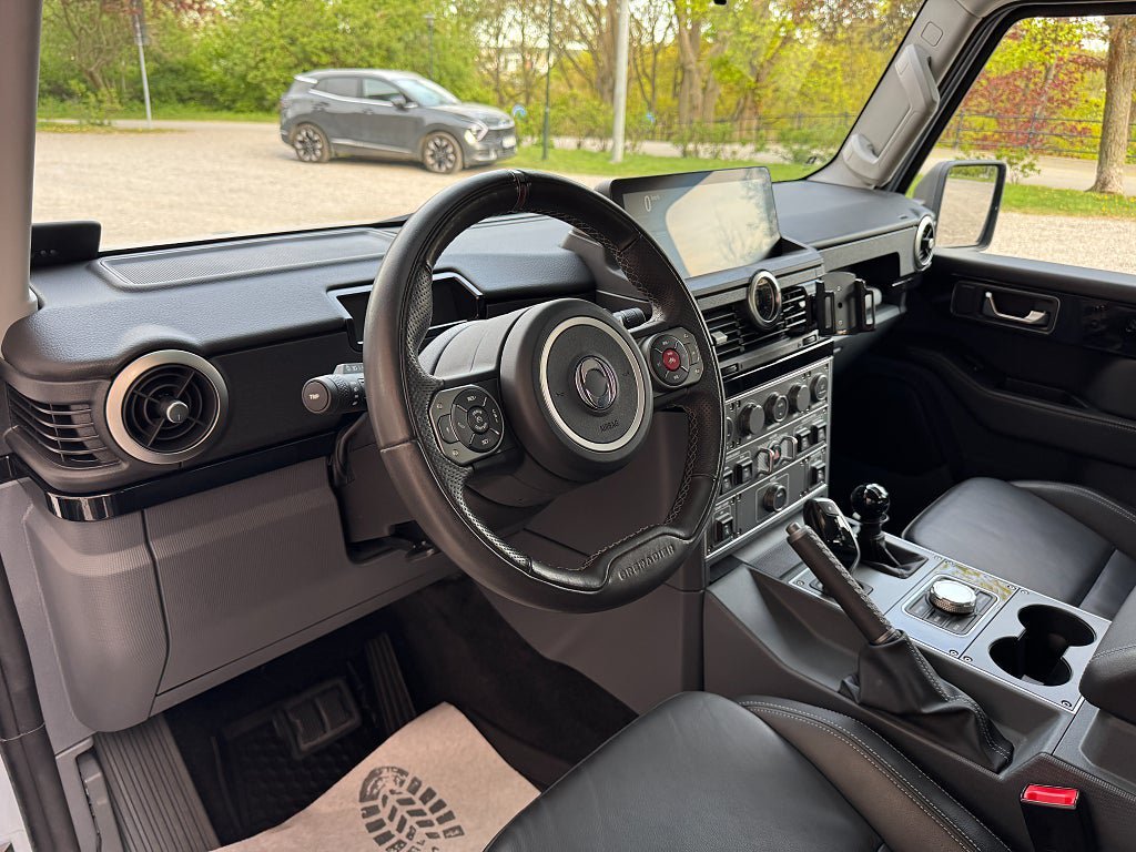 Vehicle Image 11