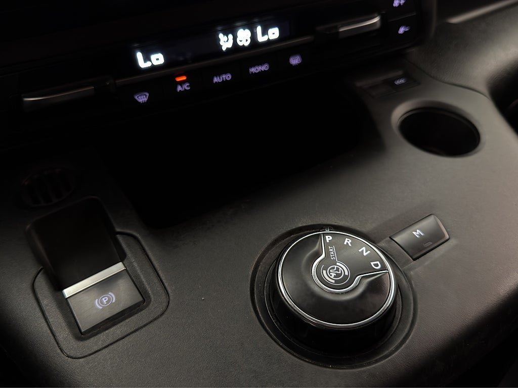Vehicle Image 24