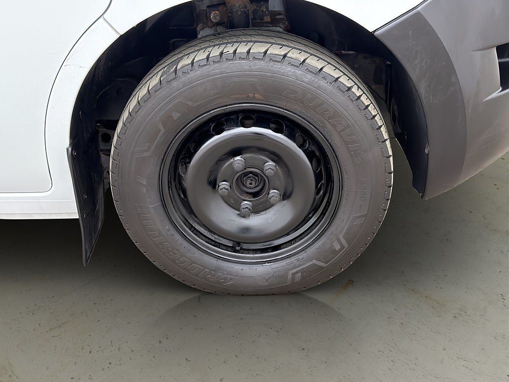 Vehicle Image 32