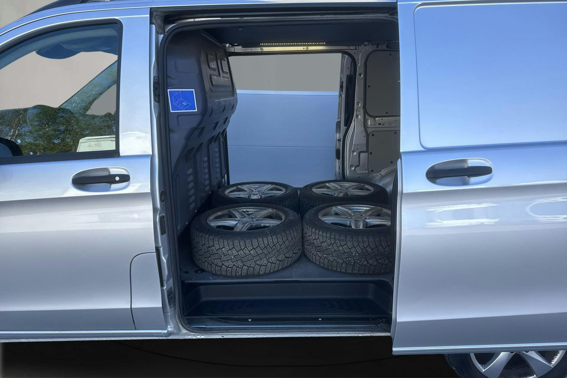 Vehicle Image 9