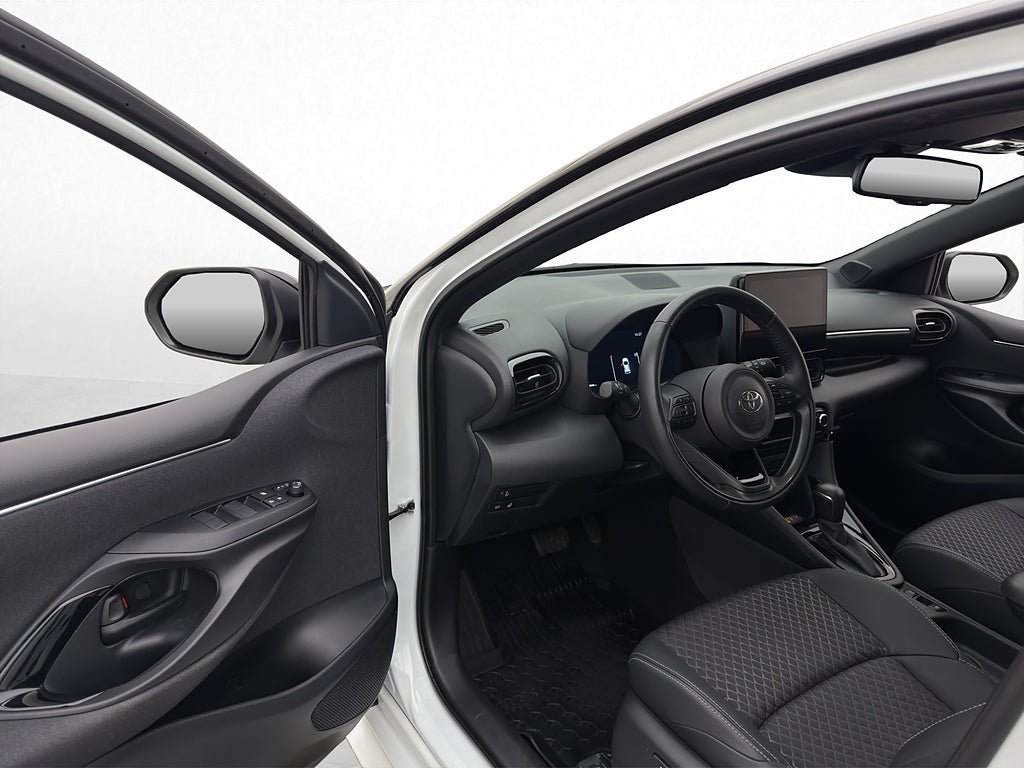 Vehicle Image 11