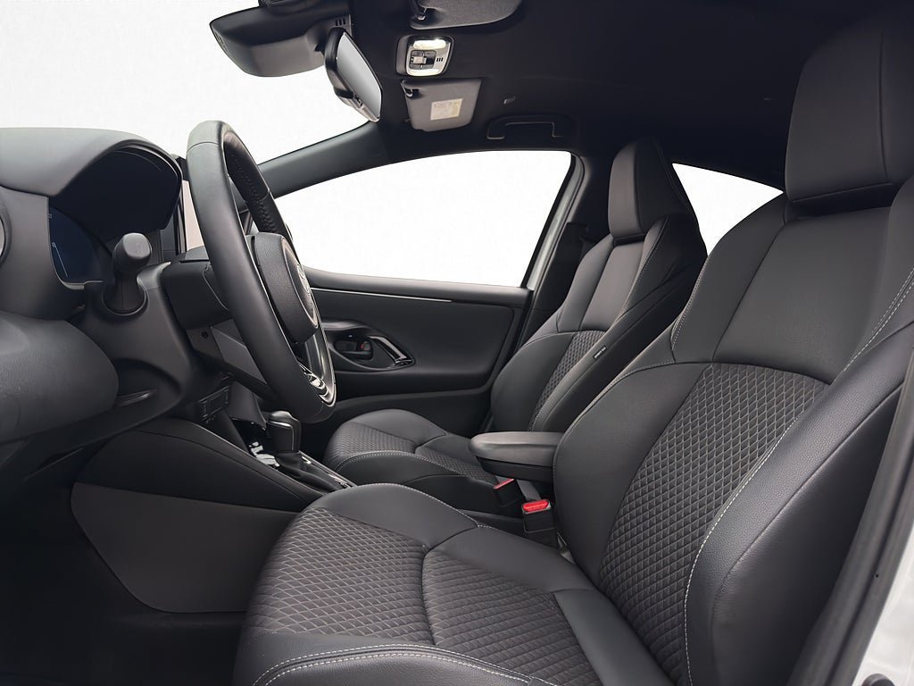 Vehicle Image 12