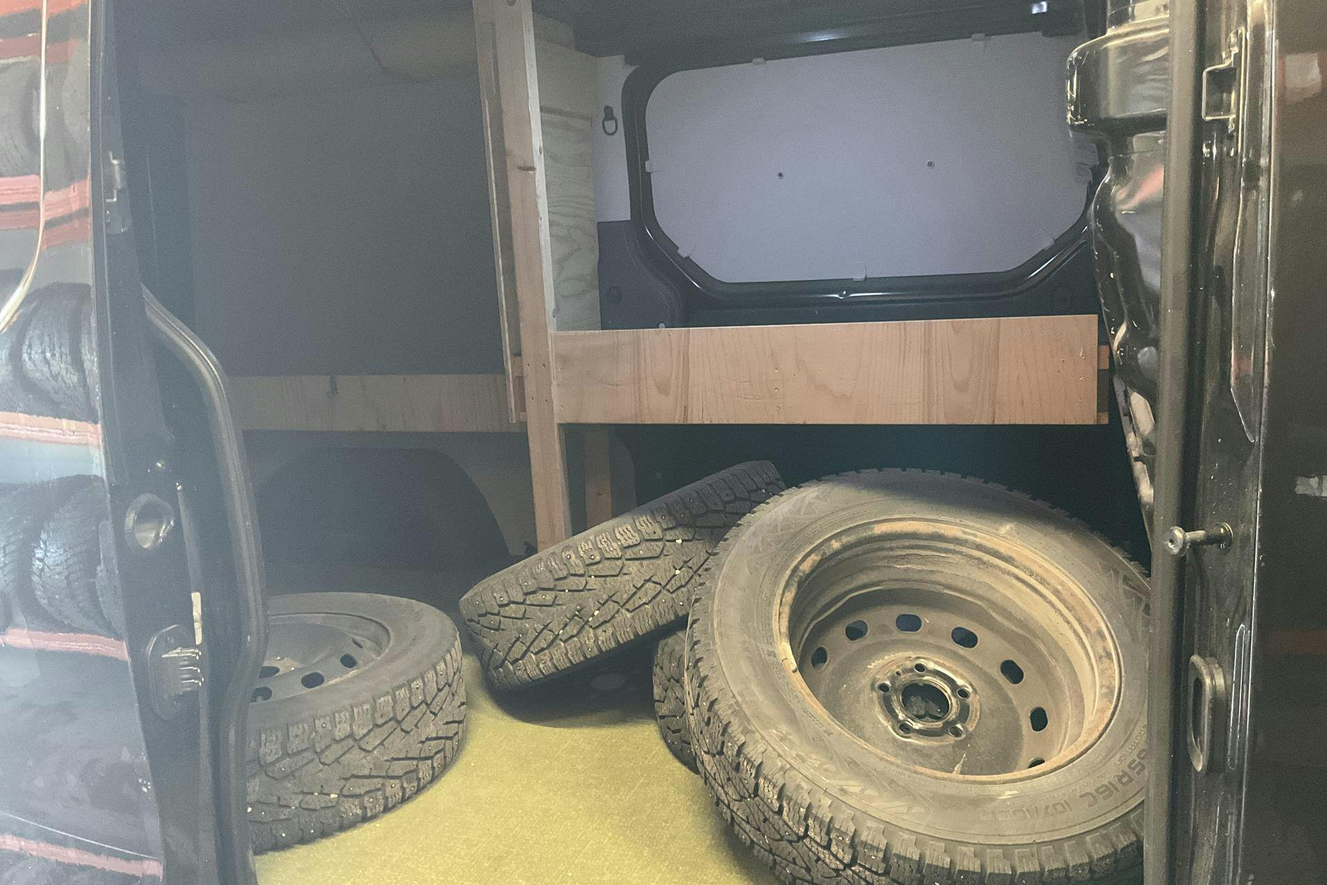 Vehicle Image 8