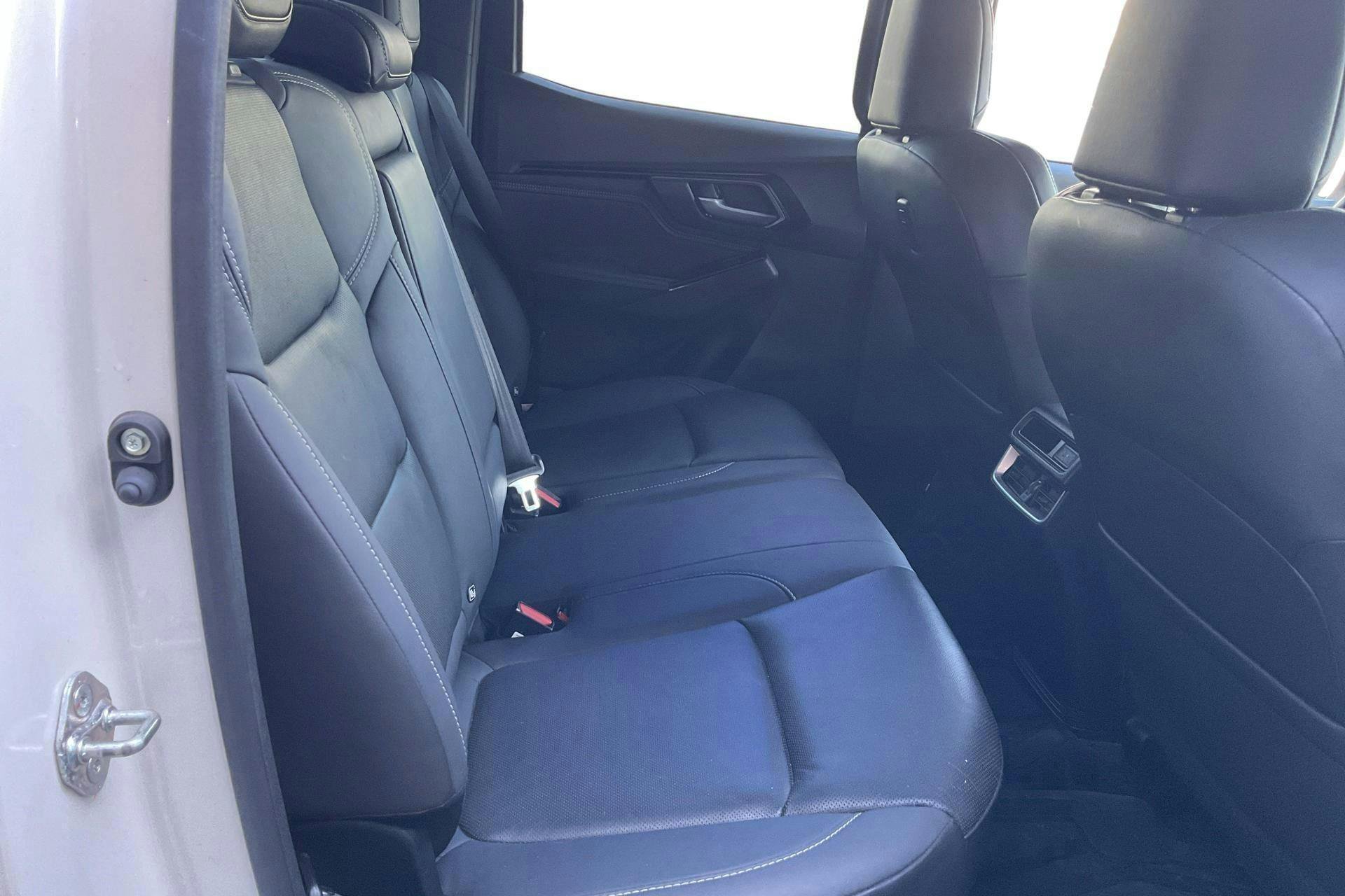 Vehicle Image 8
