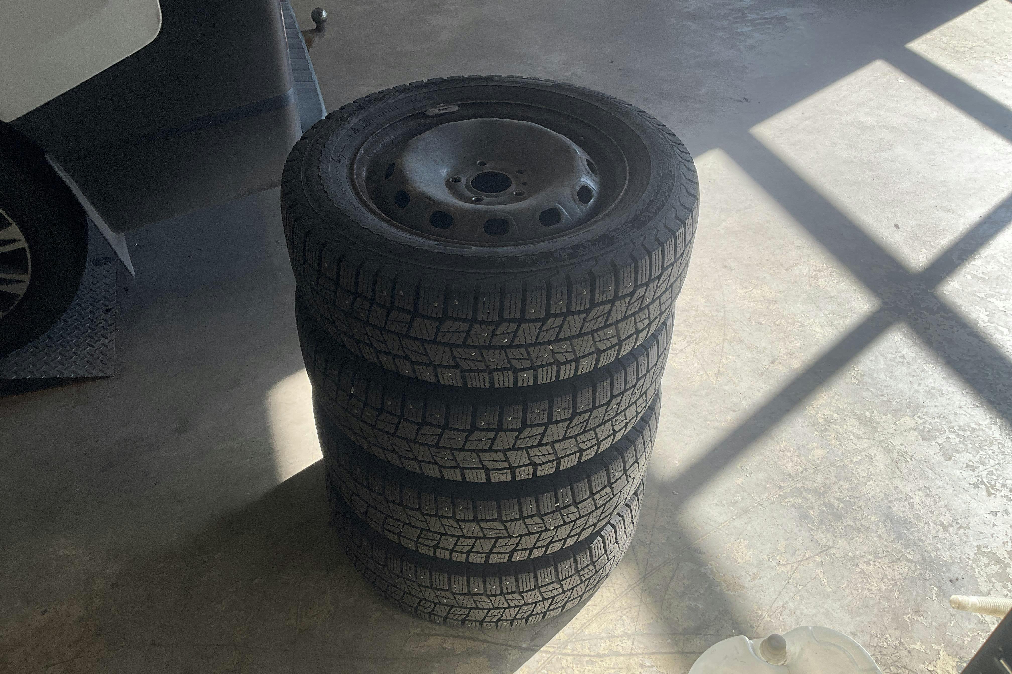 Vehicle Image 12