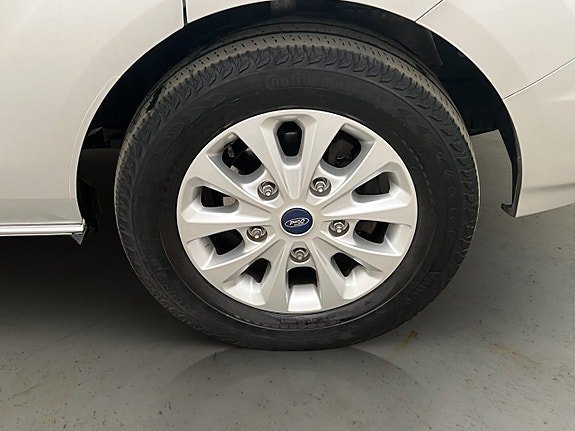 Vehicle Image 32