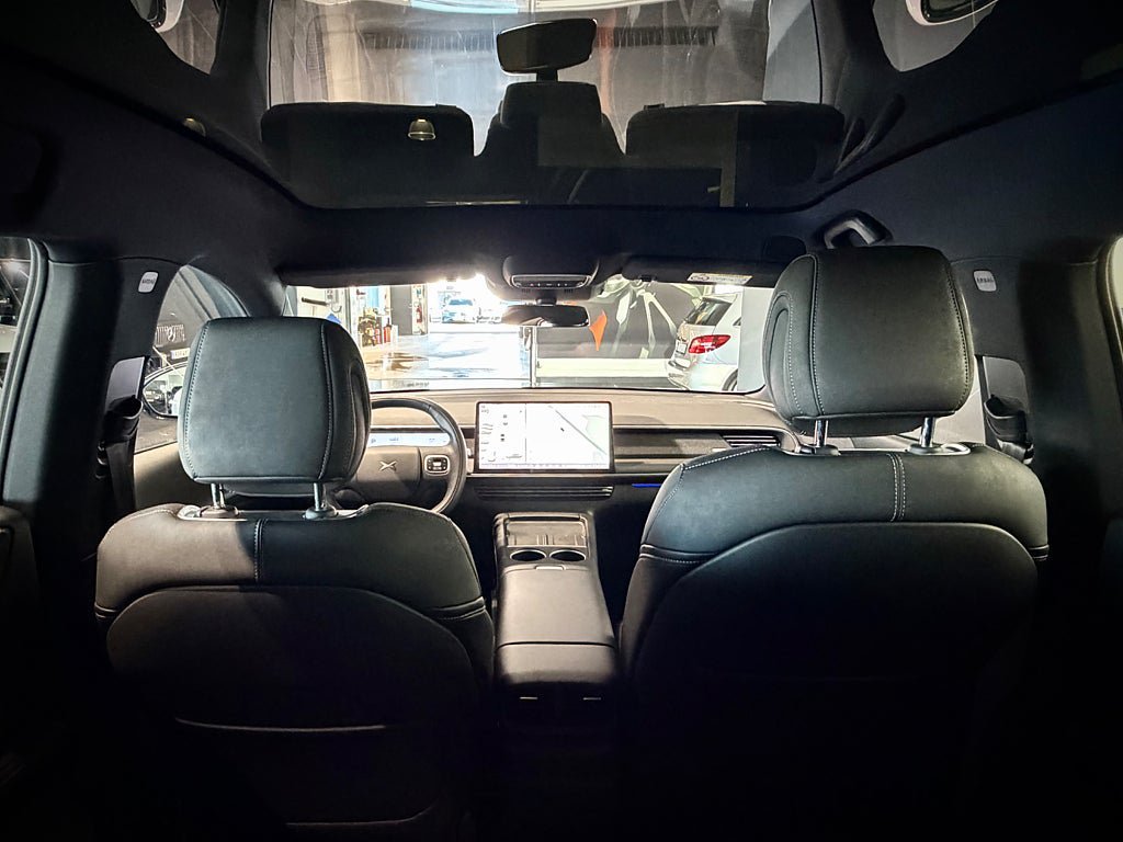 Vehicle Image 9
