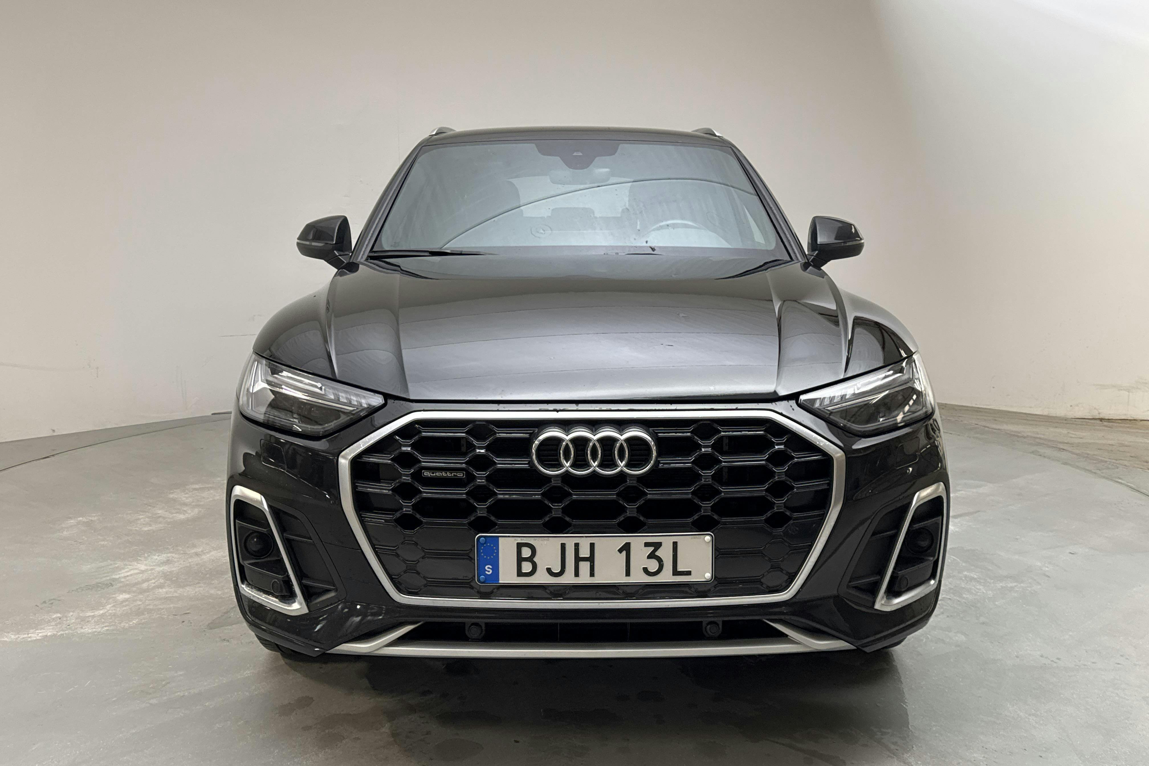 Vehicle Image 4